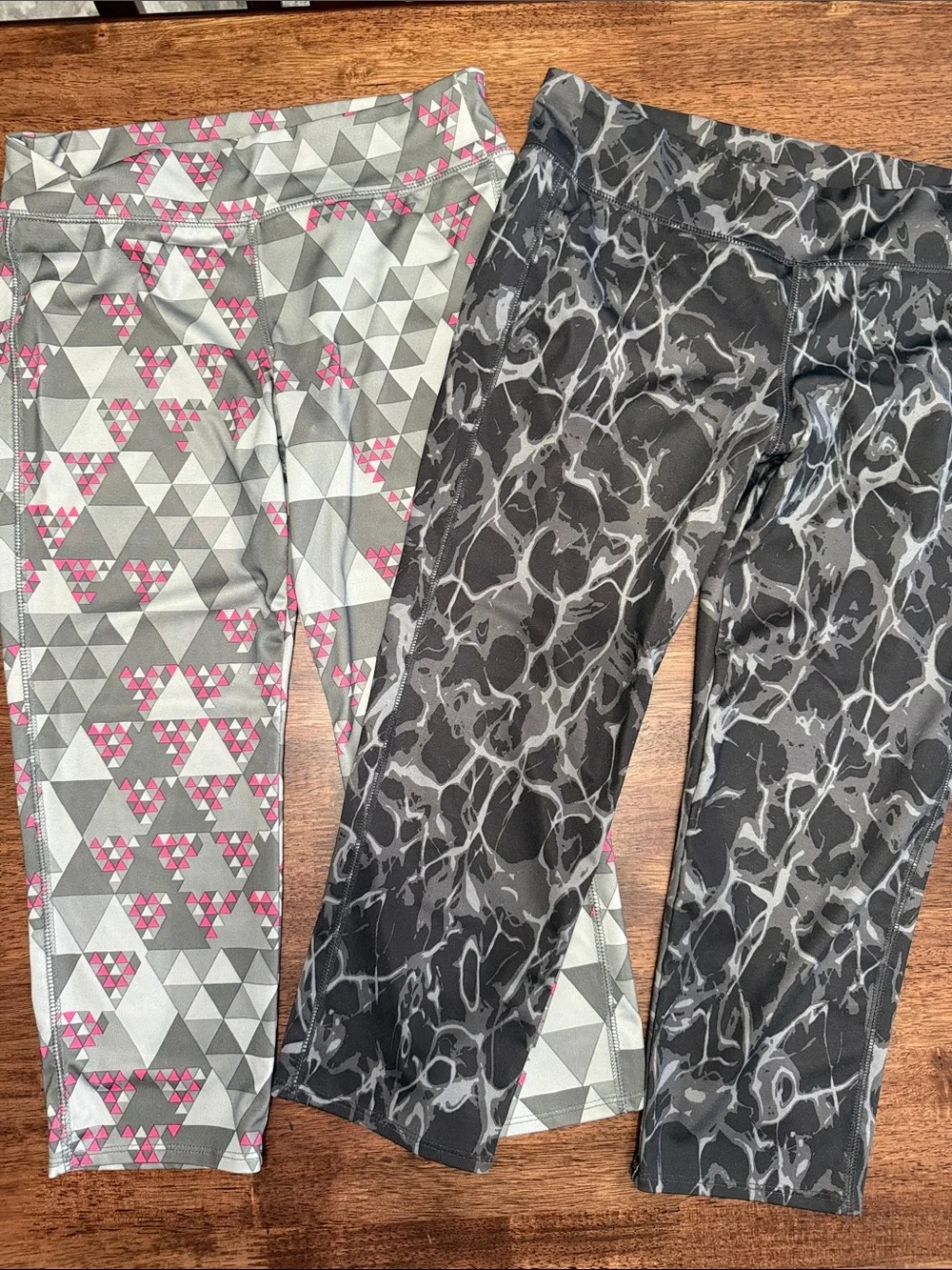 2 old navy printed active leggings for girls